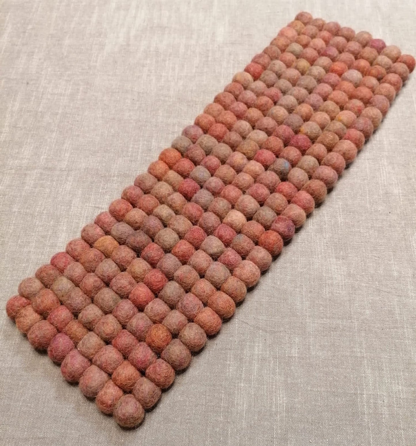 Wollfilz-Kugel-Unterlage eckig 16 x 53 cm, Farbe 47 beere