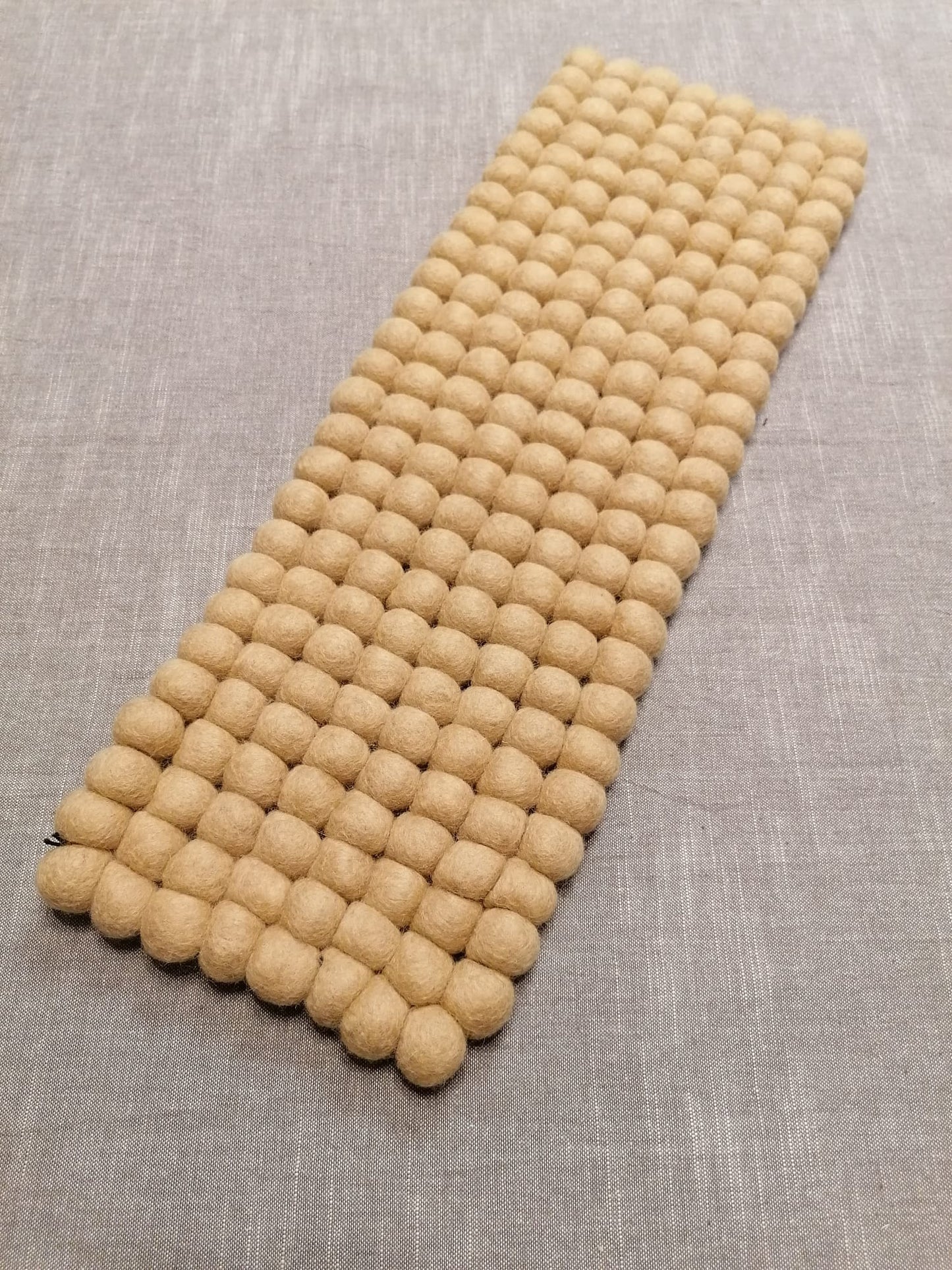 Wollfilz-Kugel-Unterlage eckig 16 x 53 cm, Farbe 26 Beige