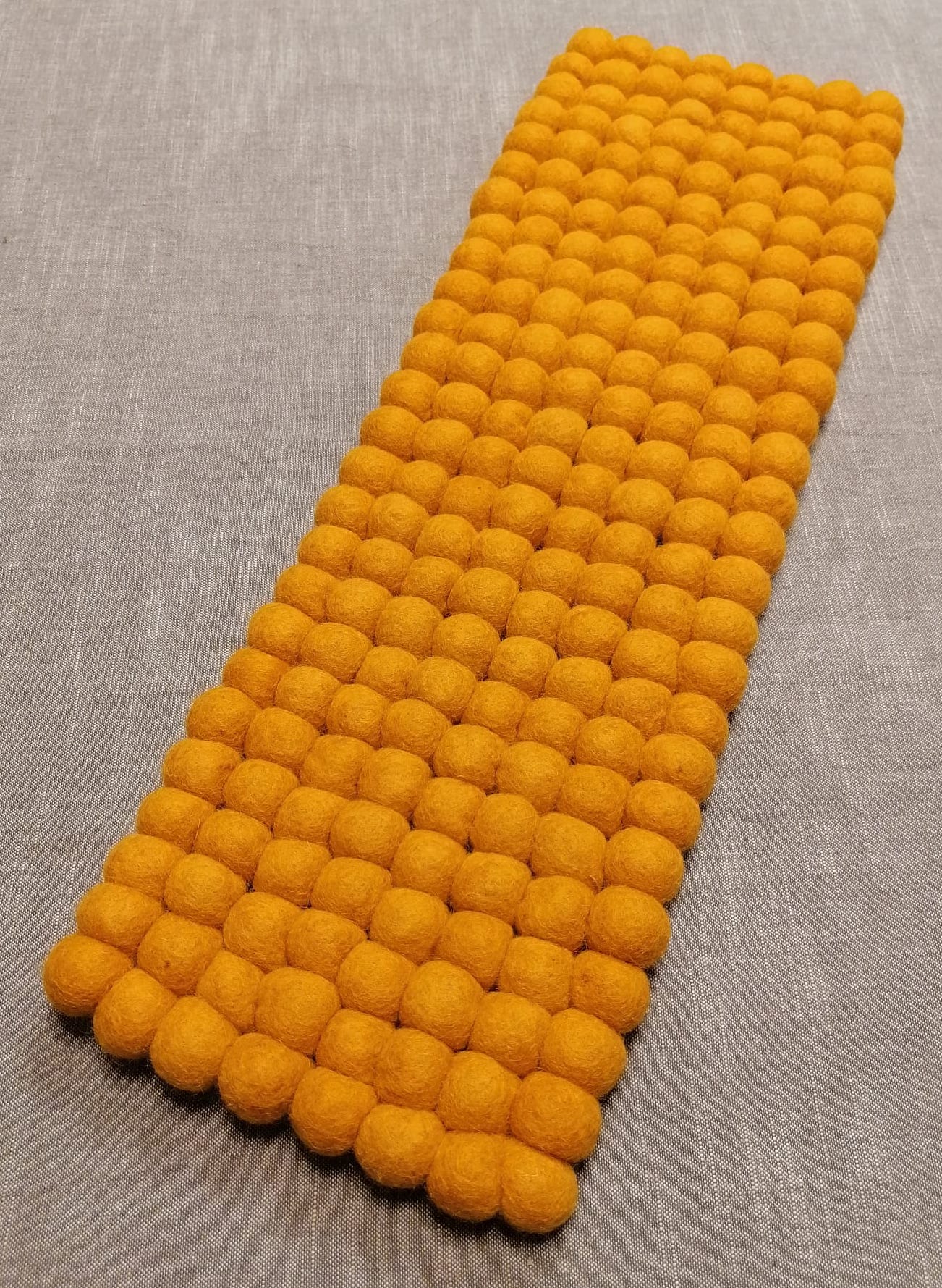 Wollfilz-Kugel-Unterlage eckig 16 x 53 cm, Farbe 42 curry