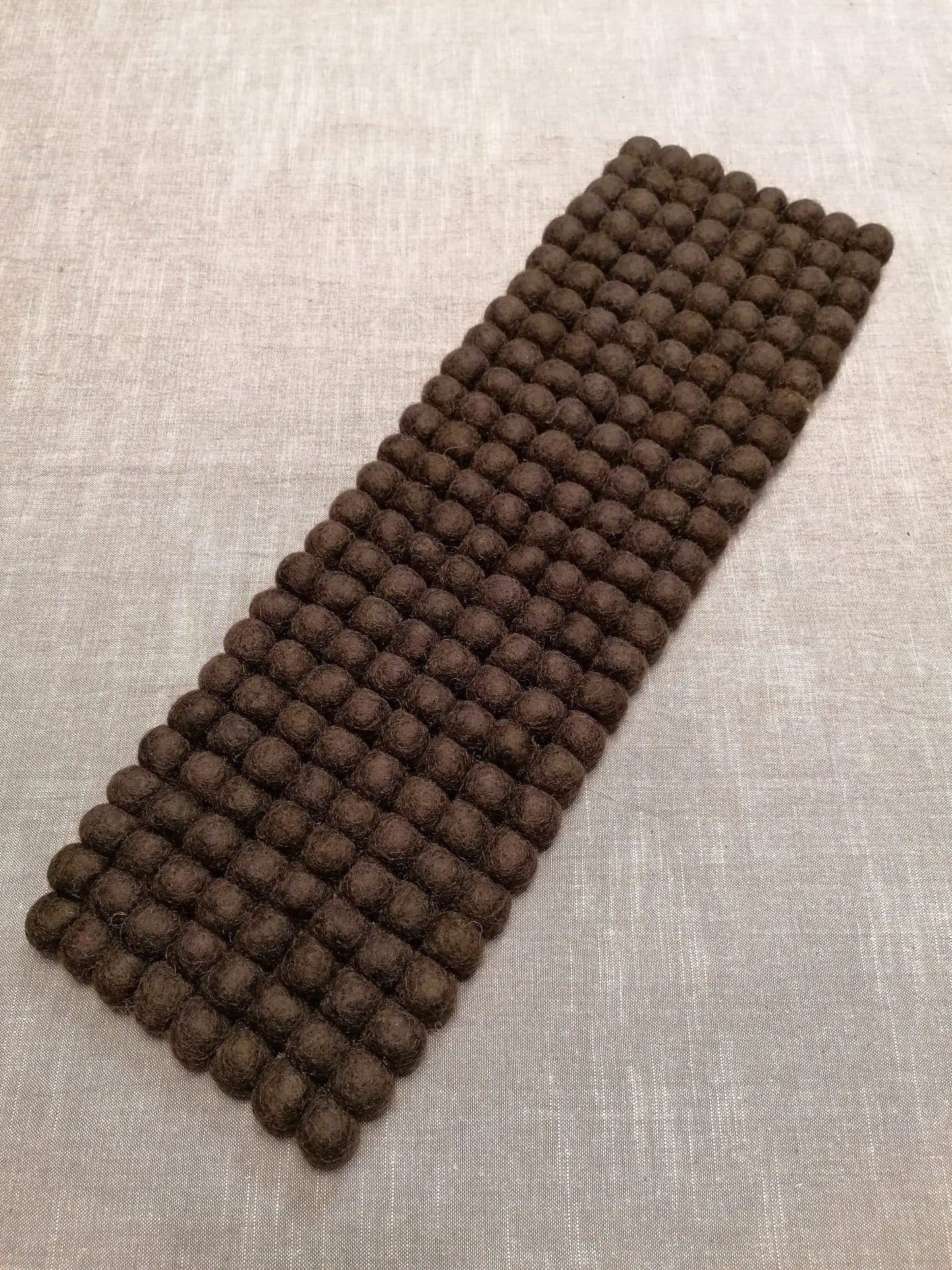 Wollfilz-Kugel-Unterlage eckig 16 x 53 cm, Farbe 03 dunkelbraun