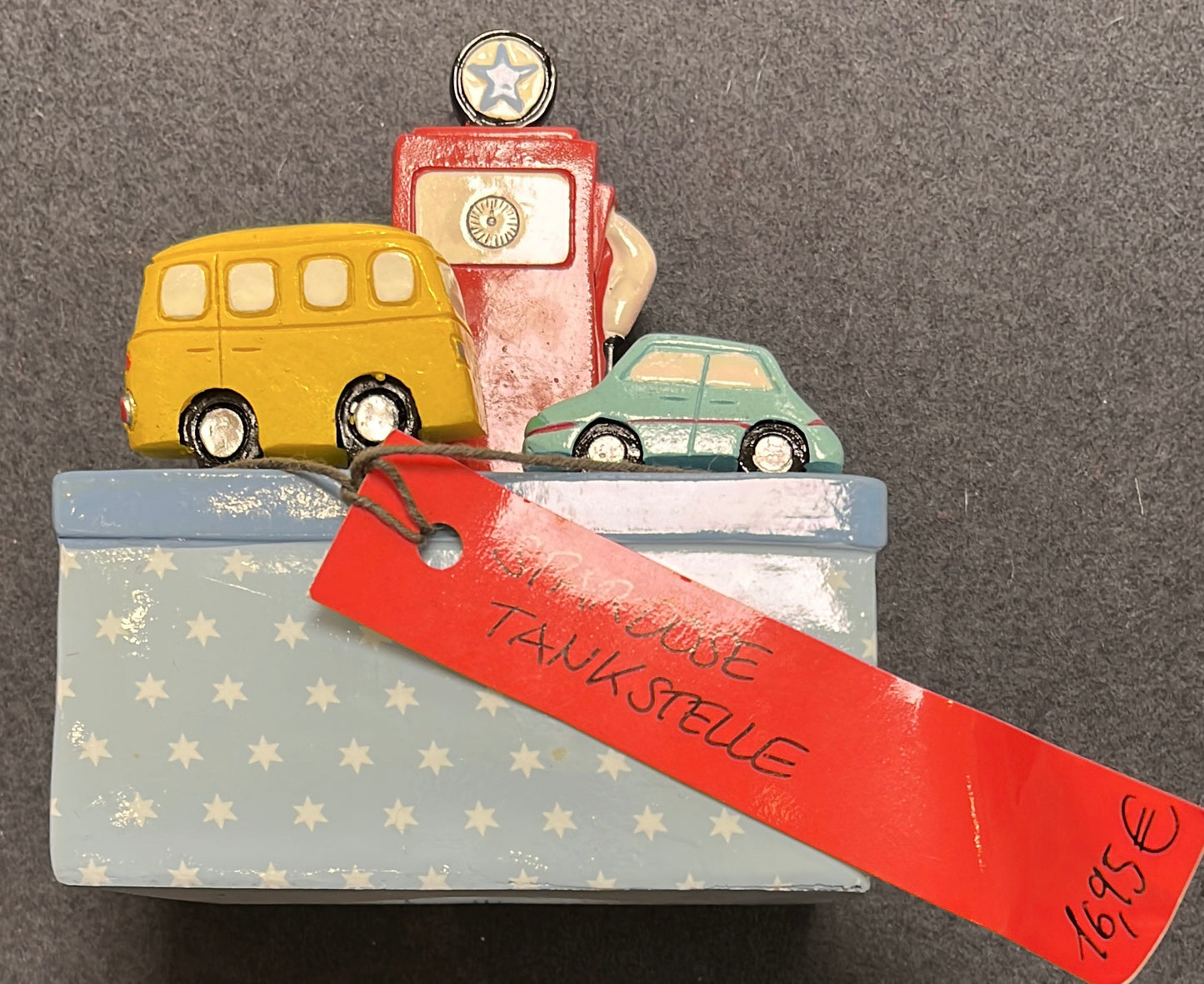 "Auf Tour" Spardose Tankstelle, B 10 cm, T 6 cm, H 12,5 cm