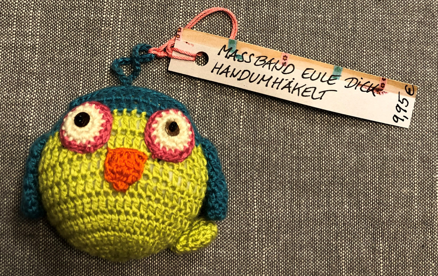 Birdy Eule Maßband dick, handgehäkelt, D 7 cm, H 3 cm