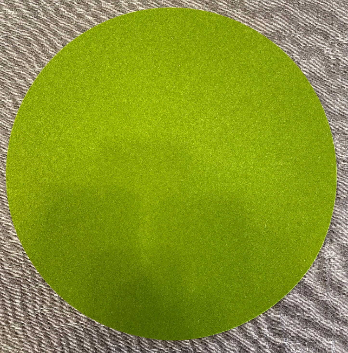 Wollfilz-Unterlage rund D 40cm 30 Maigrün