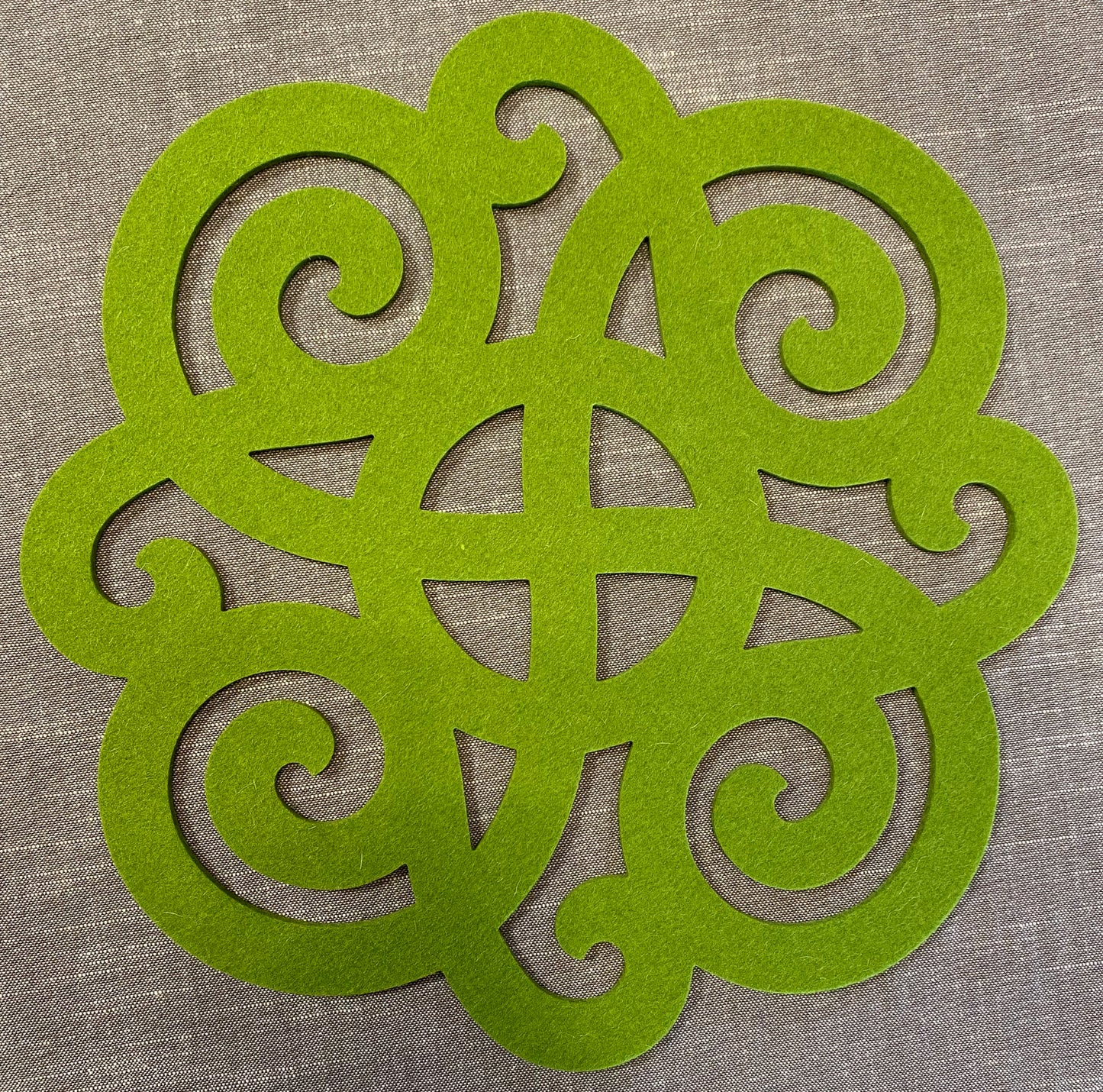 Wollfilz-Unterlage Celtic D32 cm 30 Maigrün