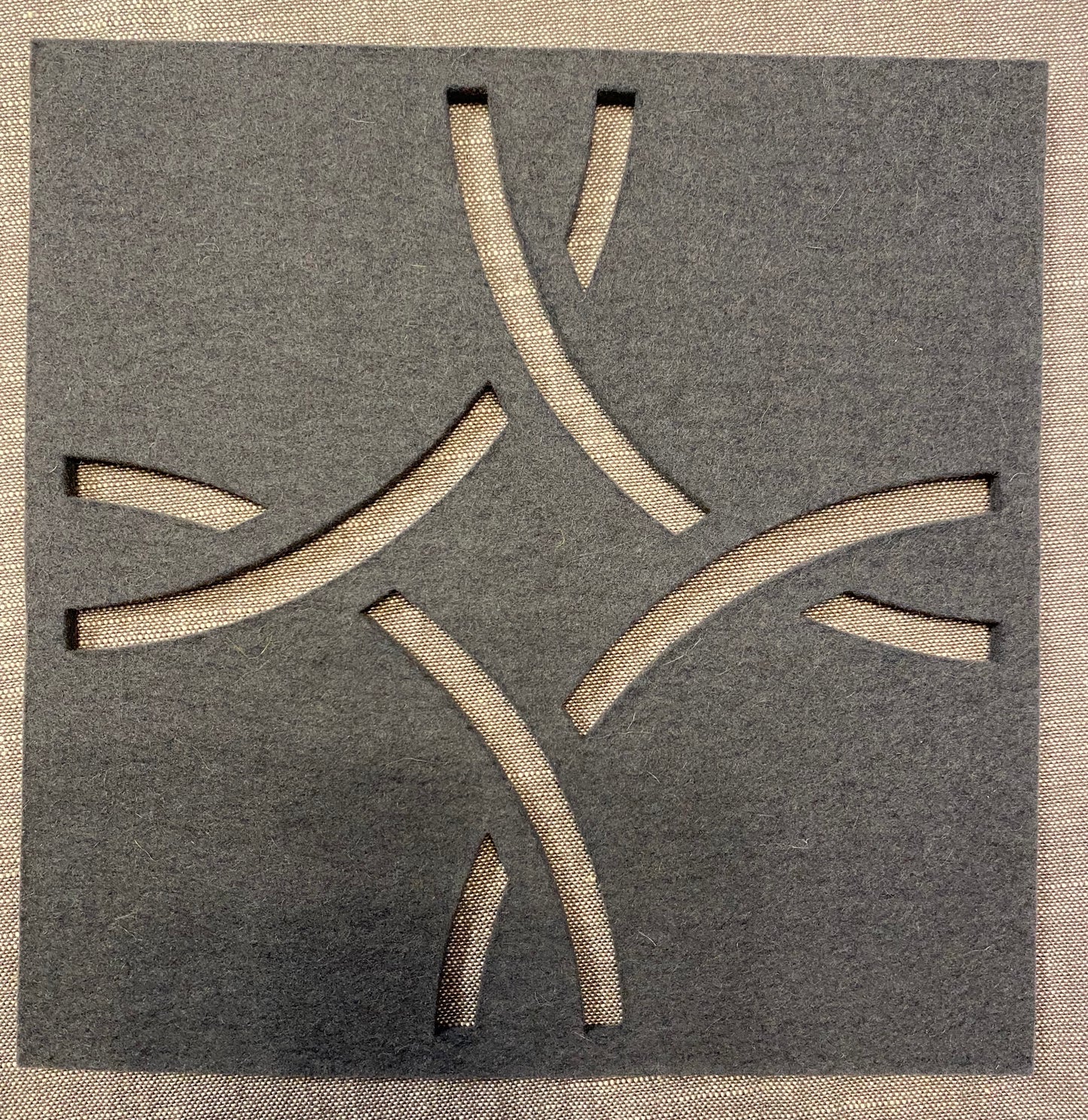 Wollfilz-Unterlage Ornament 20 x 20 cm 17 Taubengrau