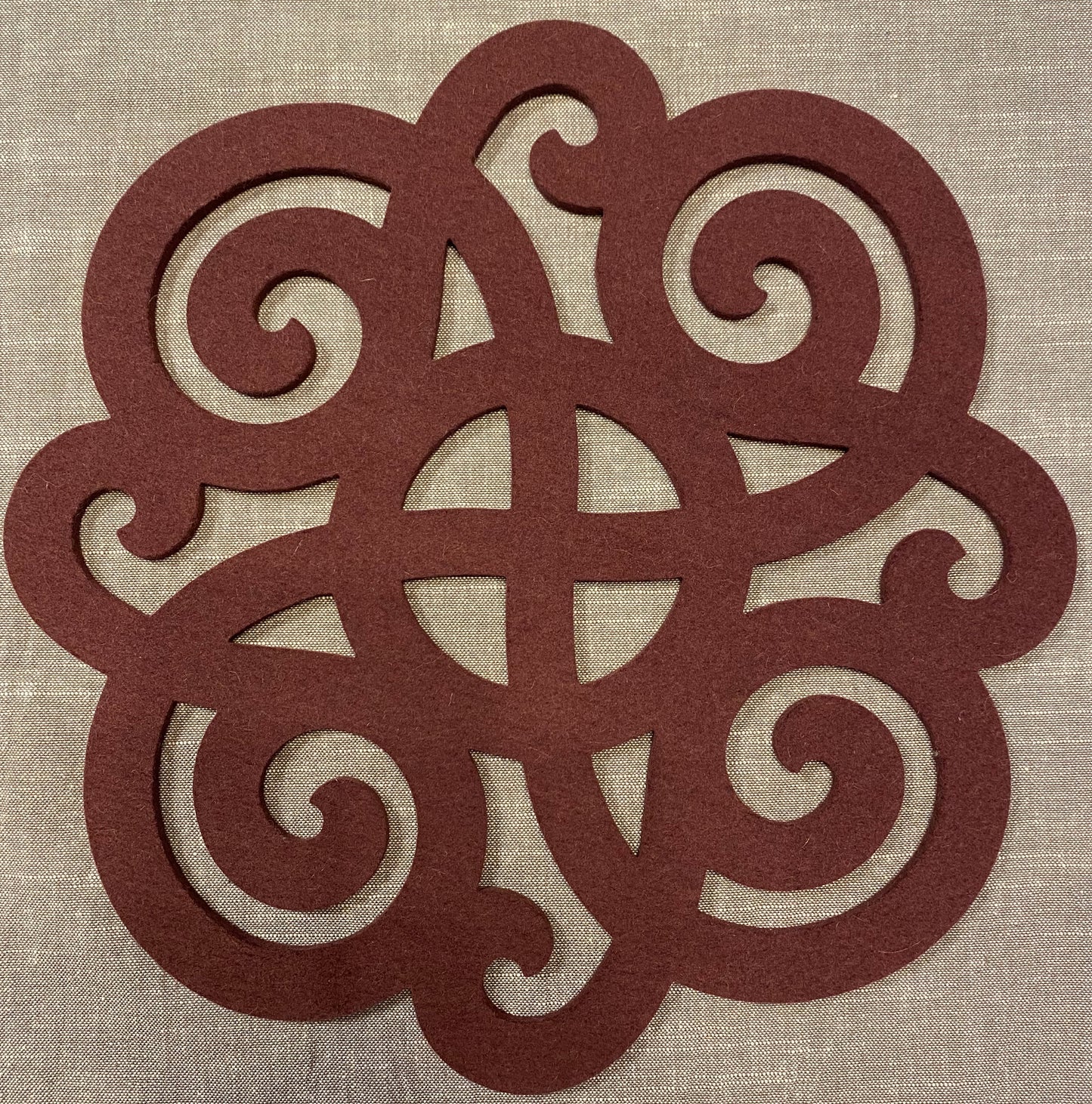 Wollfilz-Unterlage Celtic D32 cm 26 Aubergine