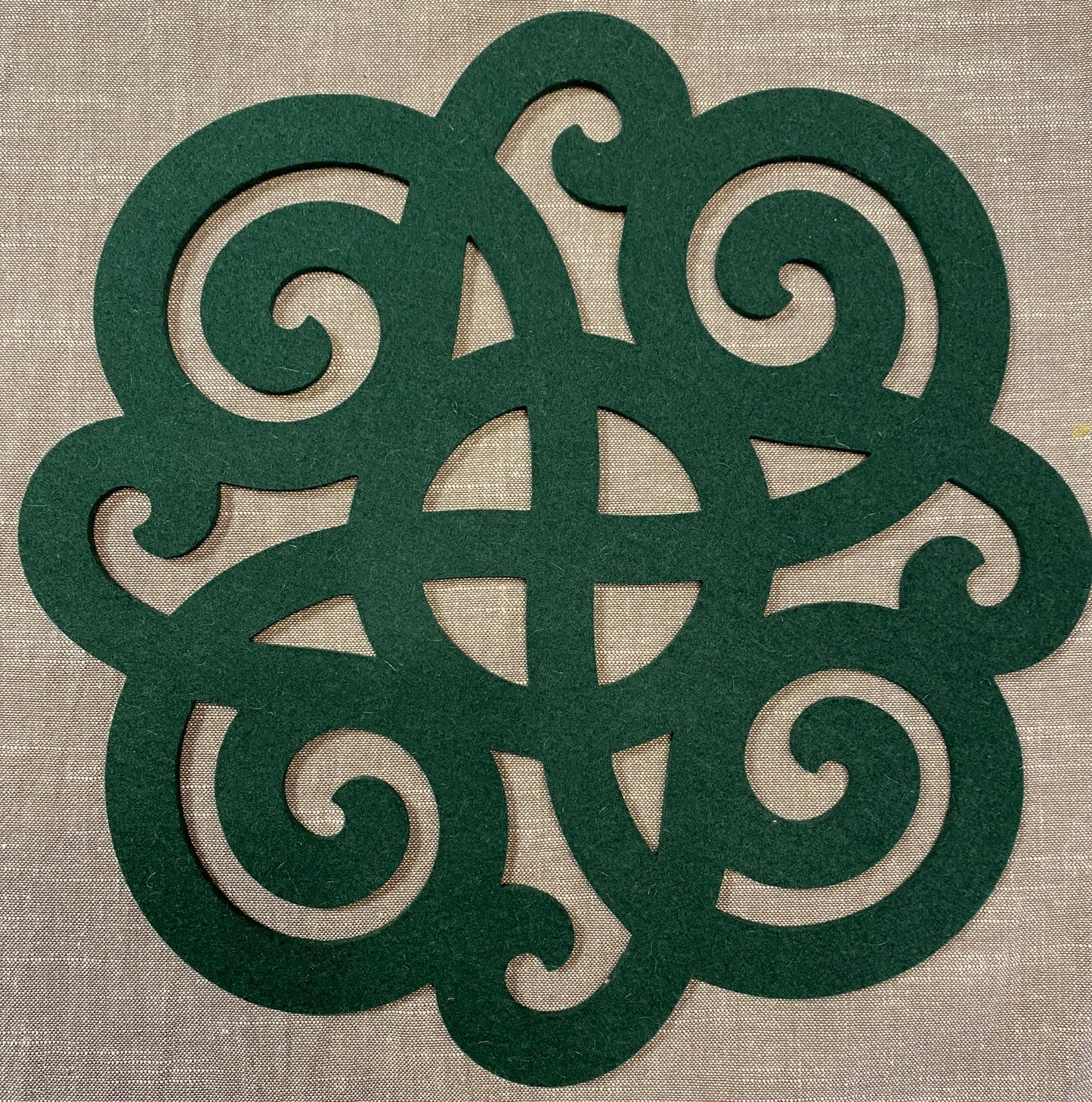 Wollfilz-Unterlage Celtic D32 cm Tannengrün