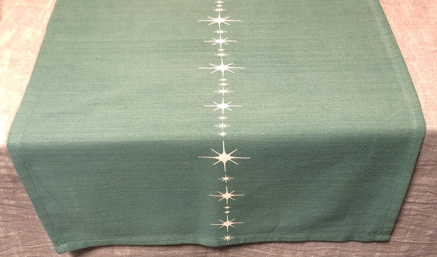 Baumwoll-Tischläufer tannengrün 160 x 45 cm mit Sternmotiv