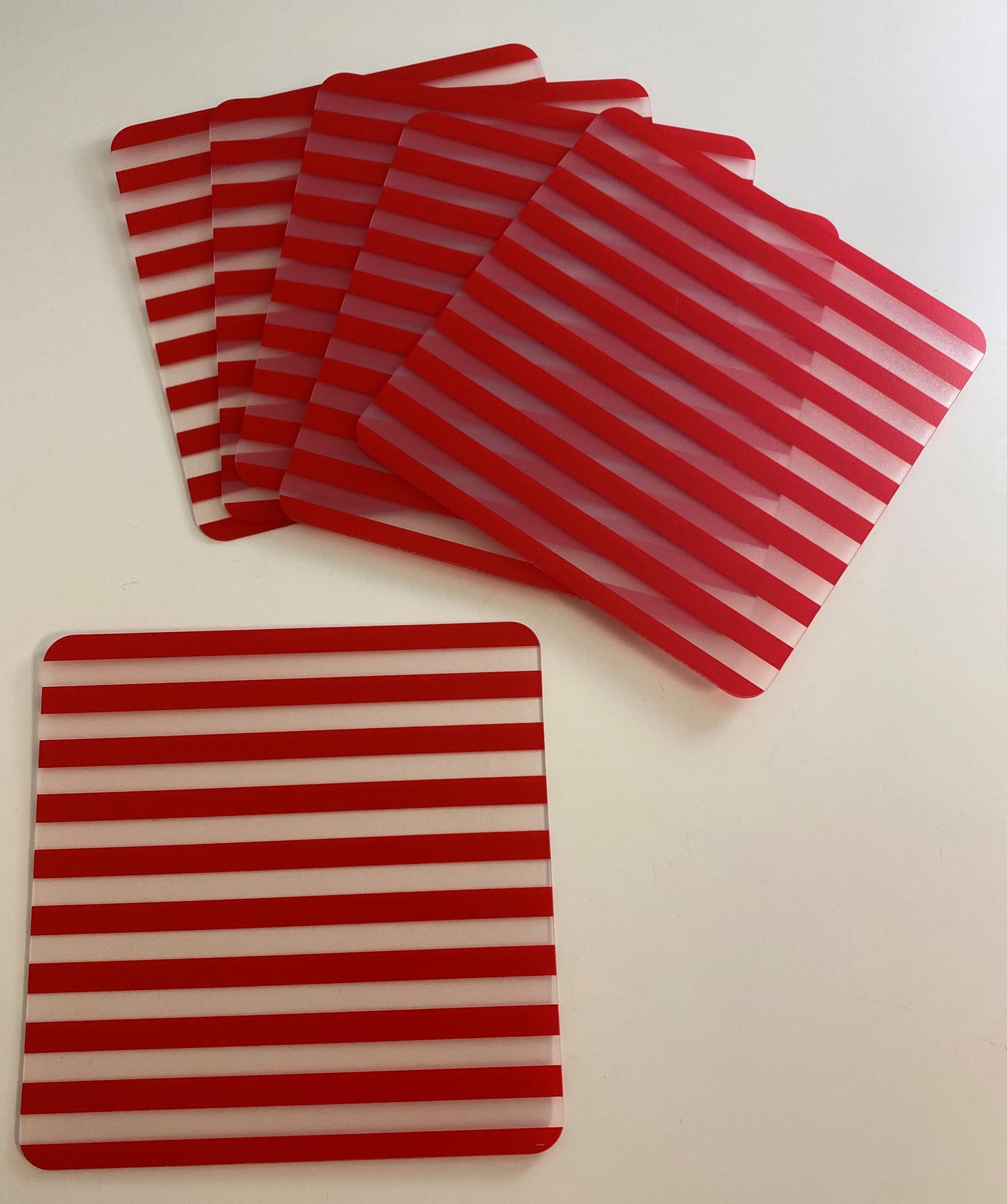 6er Set Untersetzer, Kunststoff 11 x 11 x 0,1 cm, rot-transparent gestreift