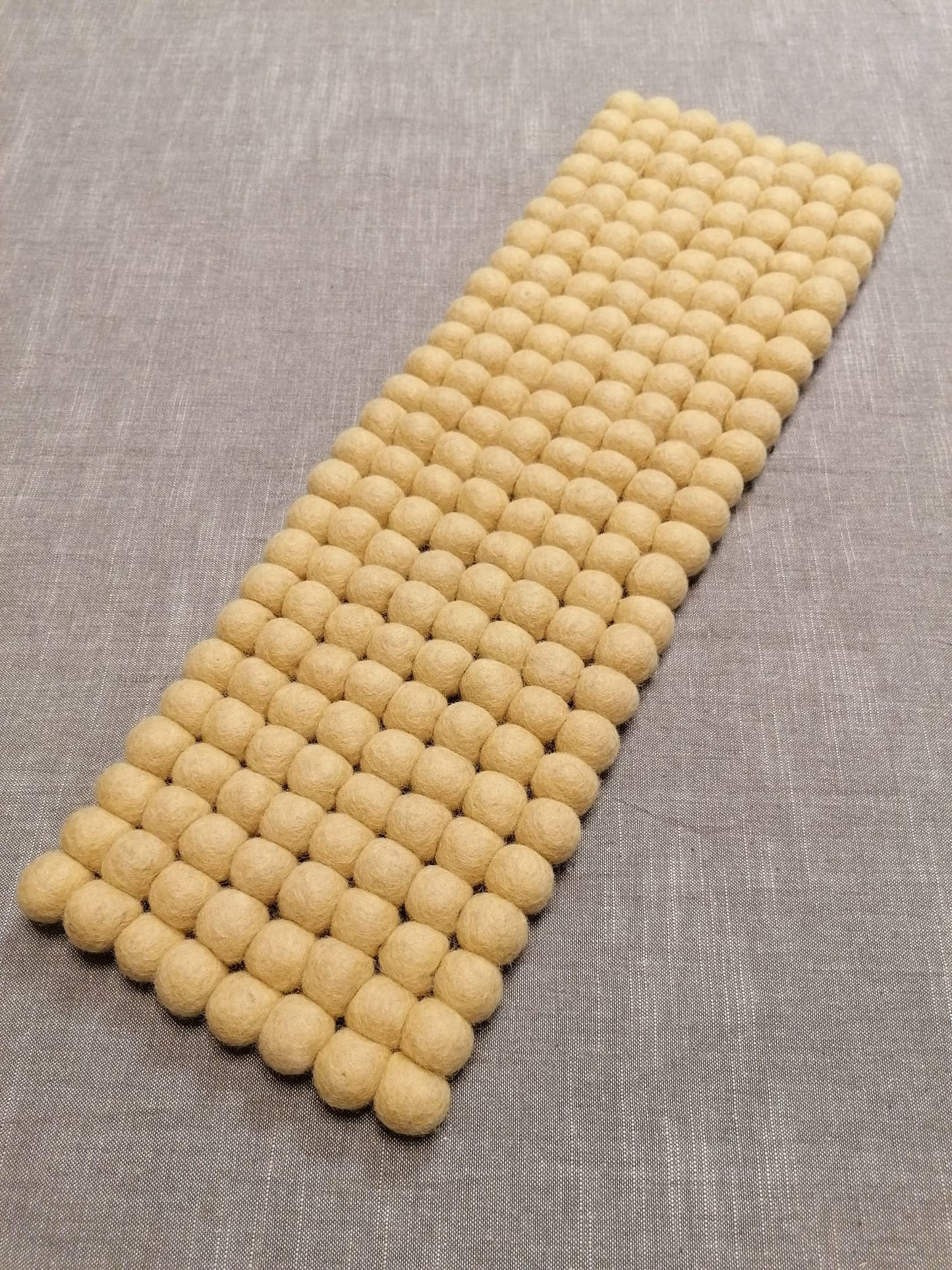 Wollfilz-Kugel-Unterlage eckig 16 x 53 cm, Farbe 41 Karamel
