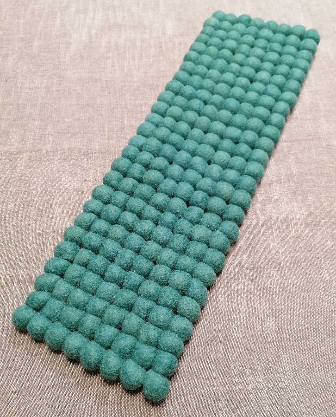 Wollfilz-Kugel-Unterlage eckig 16 x 53 cm, Farbe 44 helles Lagunengrün