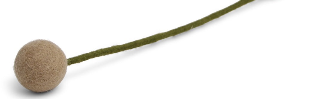 Wollfilz-Kugelblume beige D 3,5 cm, H 32 cm