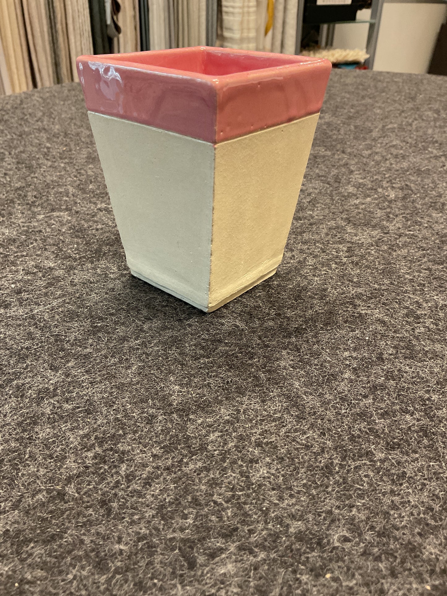 Keramik Becher Creme Weiß/Rand- Pink