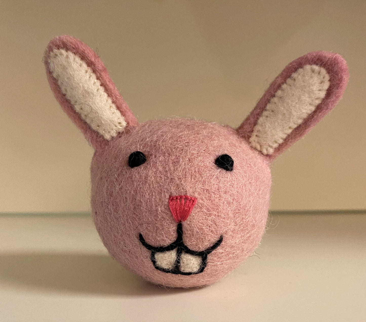 Langohr Wollfilz-Ball Hase rosa, D 6 cm, H 10 cm