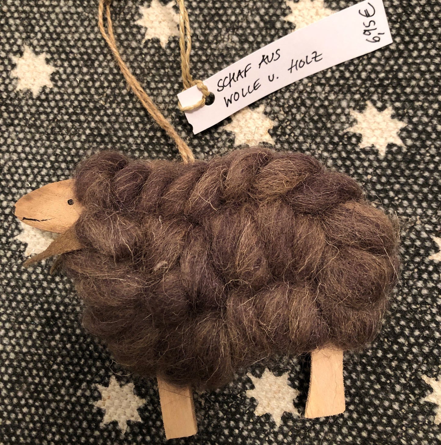 "Määh" Anhänger Schaf Holz / Wolle braun, B 13 cm, H 9,5 cm, T 3 cm