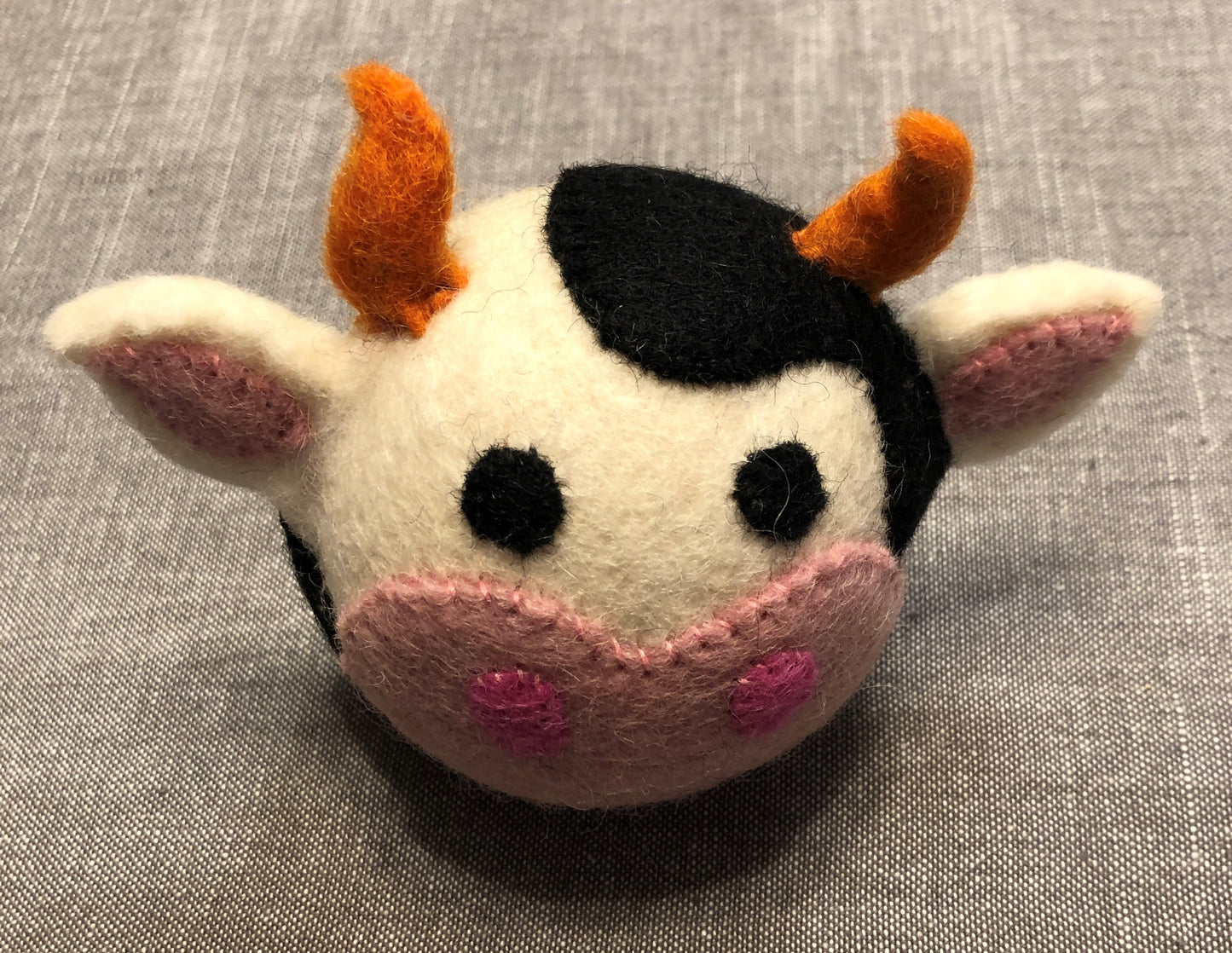 "Muuh" Wollfilz-Ball Kuh B 13 cm, H 9,5 cm, D 8 cm