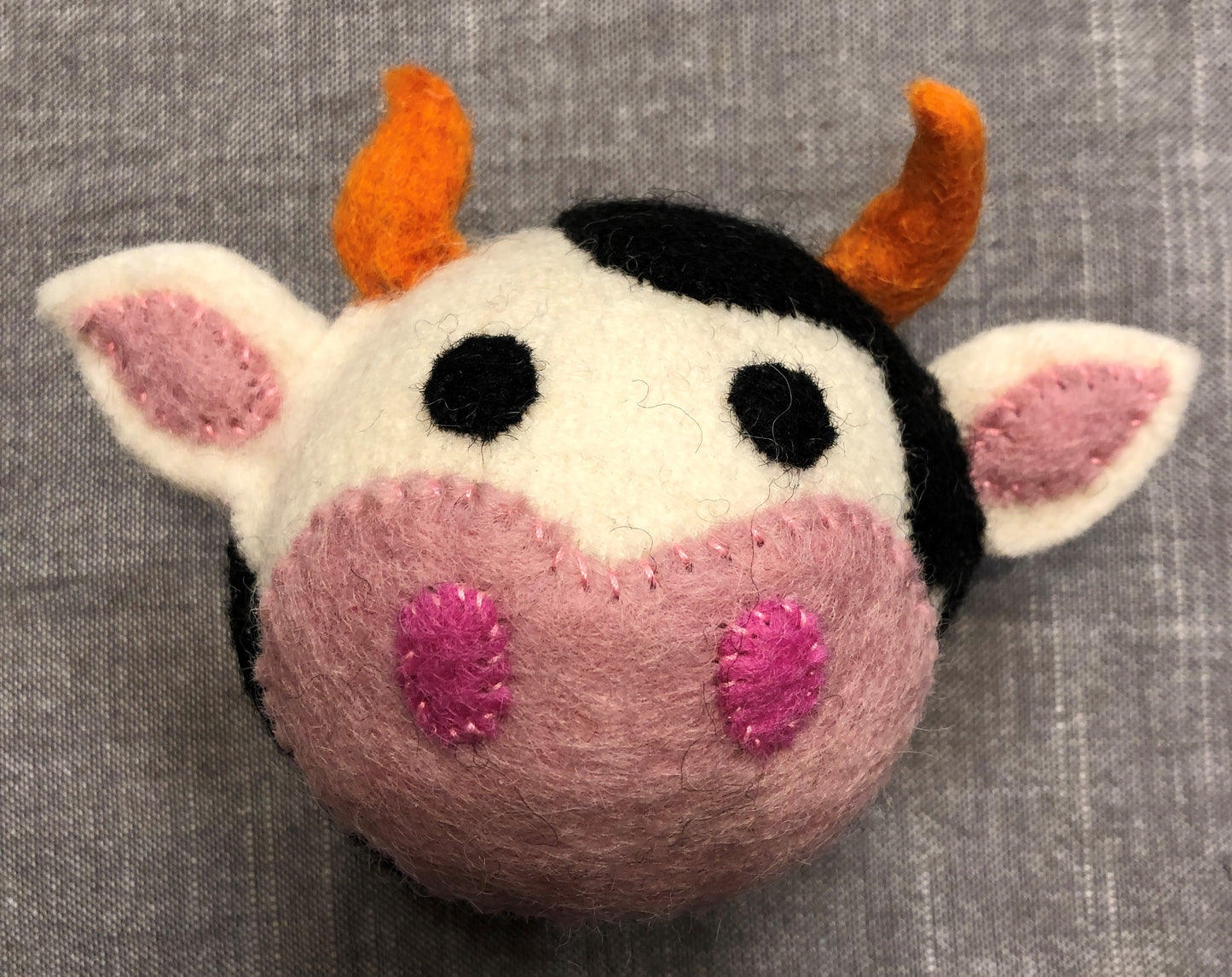 "Muuh" Wollfilz-Ball Kuh B 13 cm, H 9,5 cm, D 8 cm