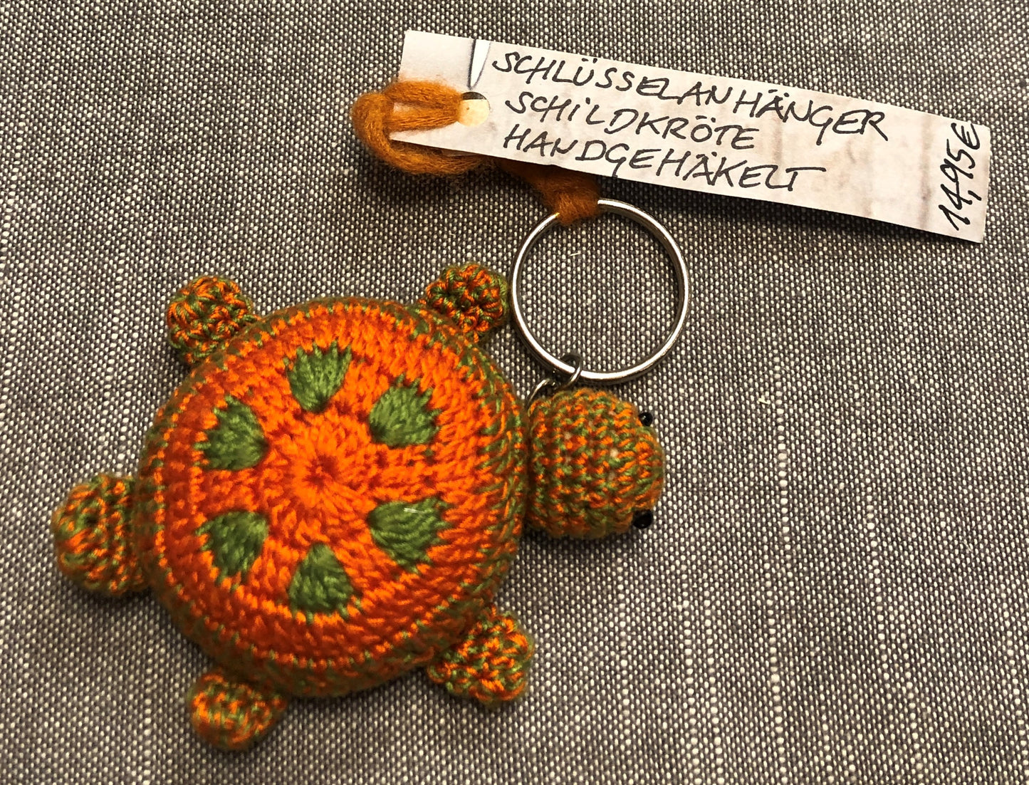 SLOW Schildkröte Schlüsselanhänger handgehäkelt, orange-grün