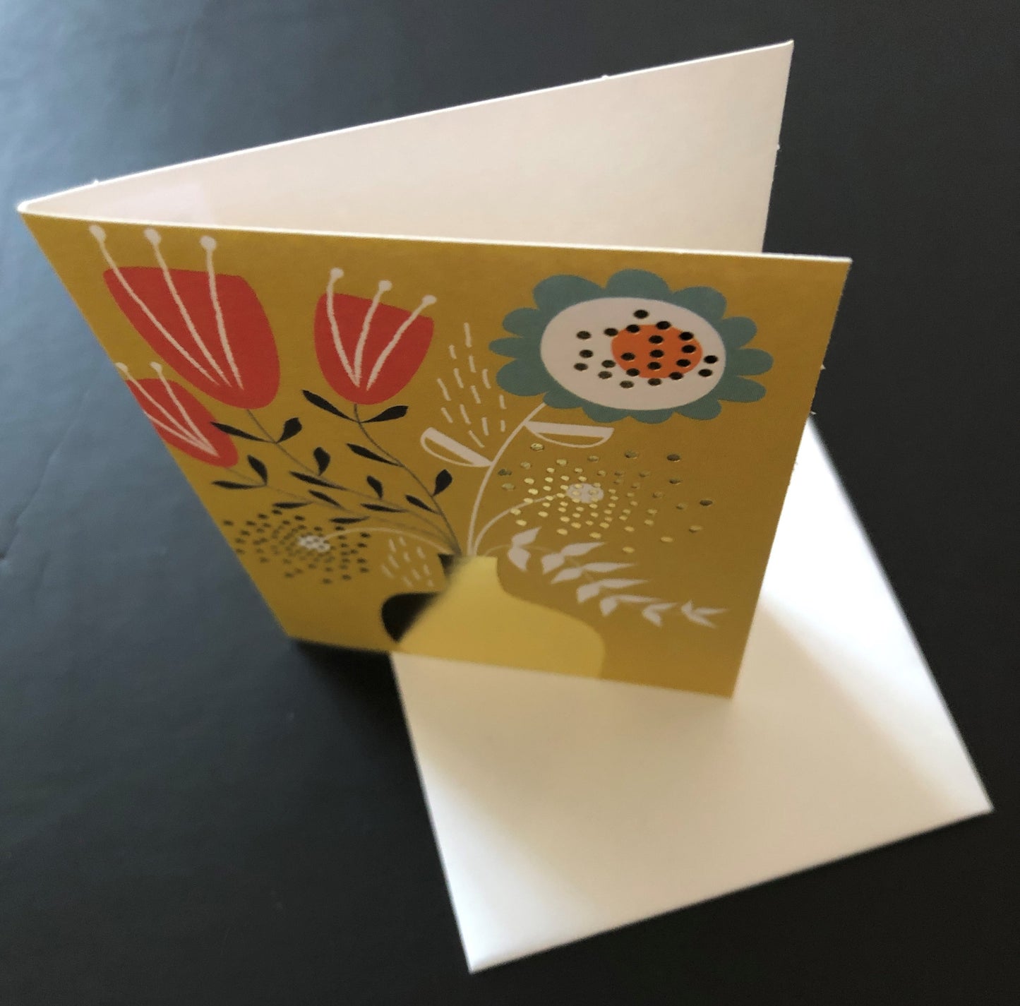 Geburtstag Doppelkarte HAPPY BIRTHDAY Blumenvase retro gold-mustard