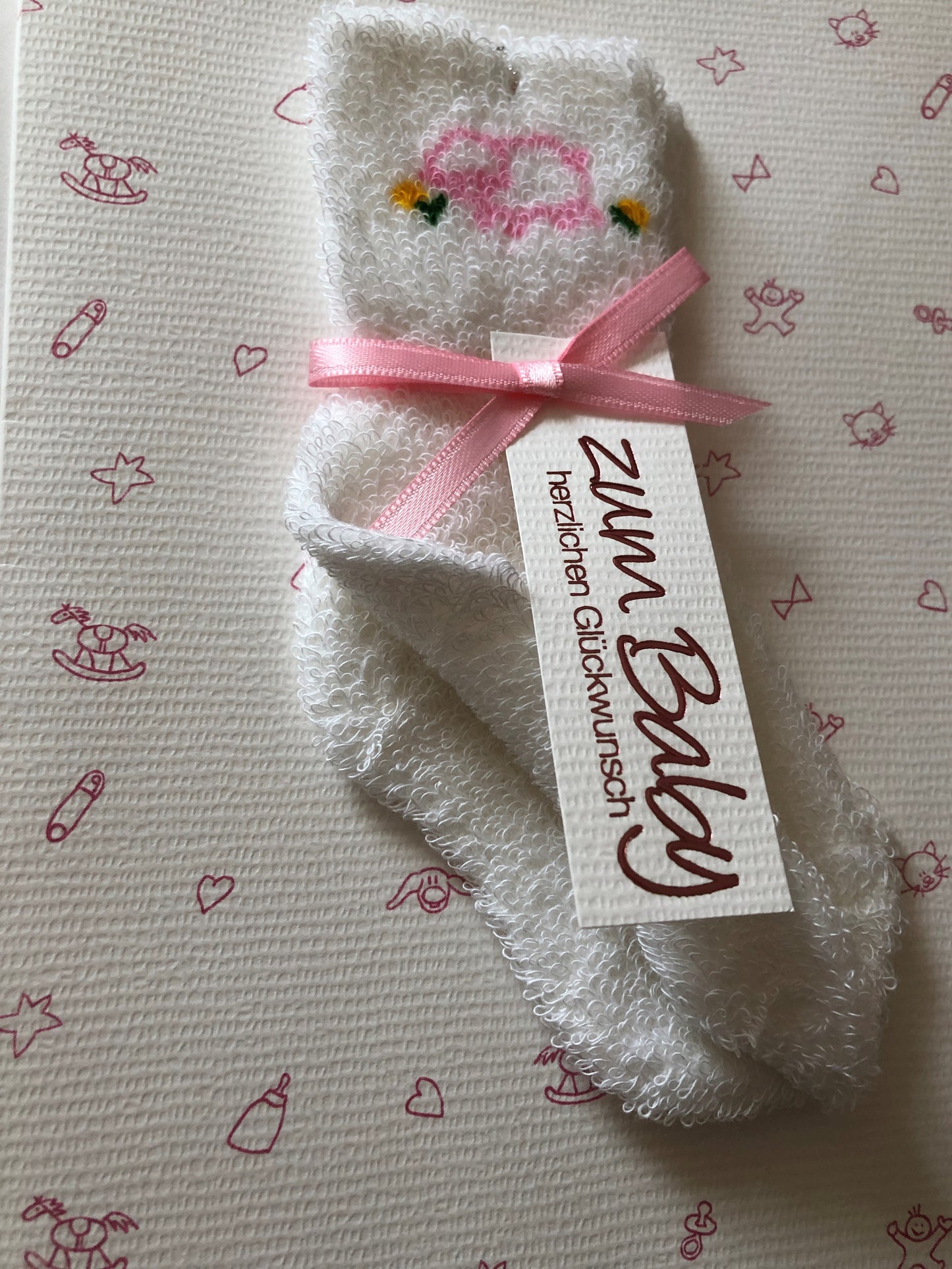 "Määh" Doppelkarte mit Babysöckchen weiß-rosa