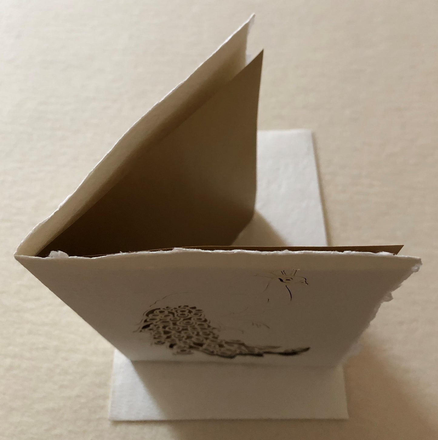 Birdy Pfau Bütten-Doppelkarte, Einleger gold