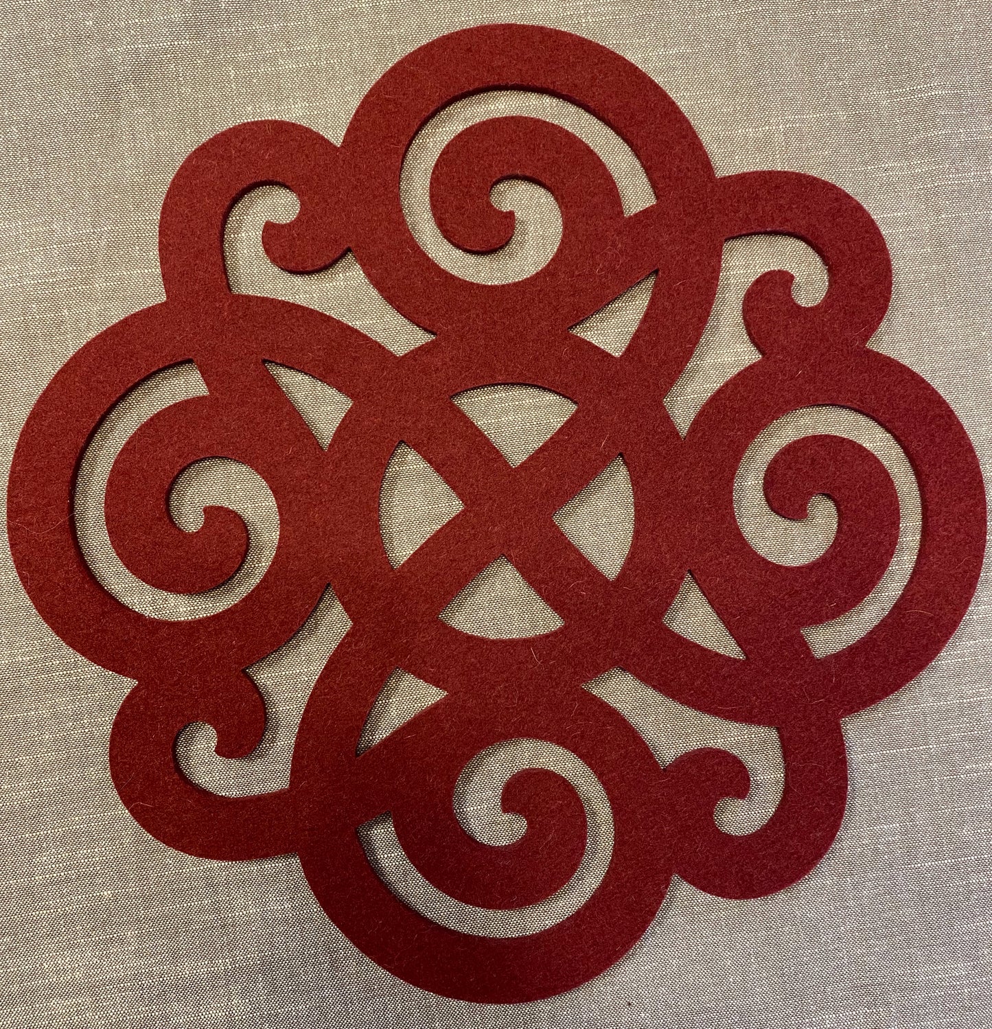 Wollfilz-Unterlage Celtic D32 cm 21 bordeaux