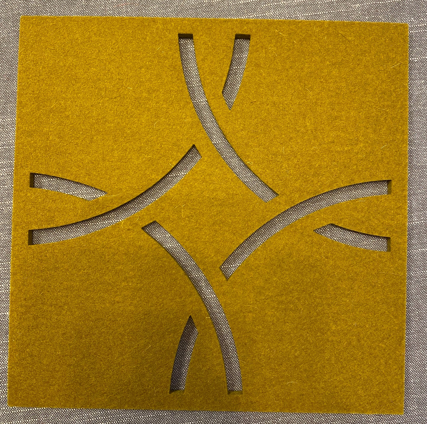 Wollfilz-Unterlage Ornament 20 x 20 cm 96 Mustard