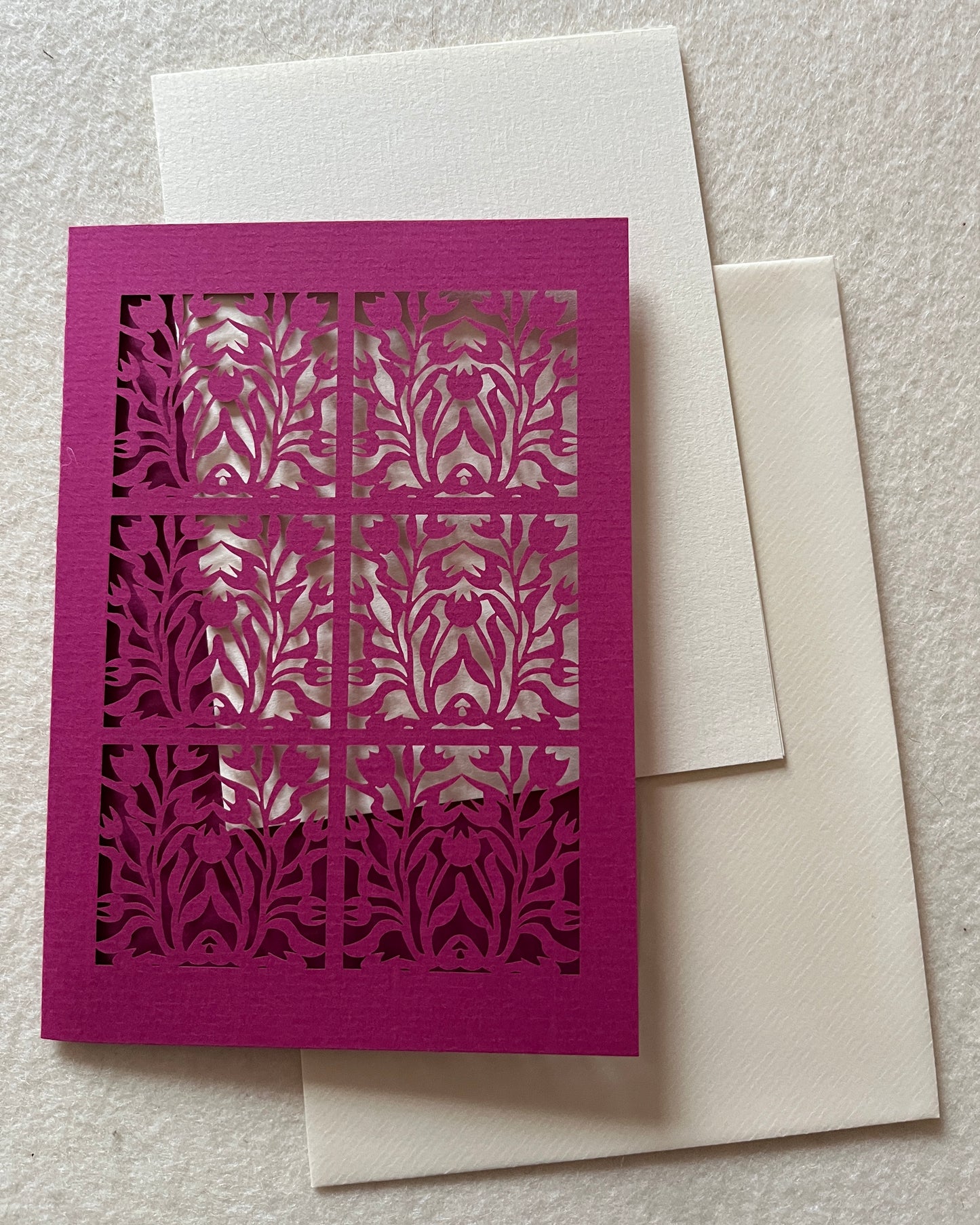 Doppelkarte Scherenschnitt Blumen und Ranken, 11,4 x 16 cm