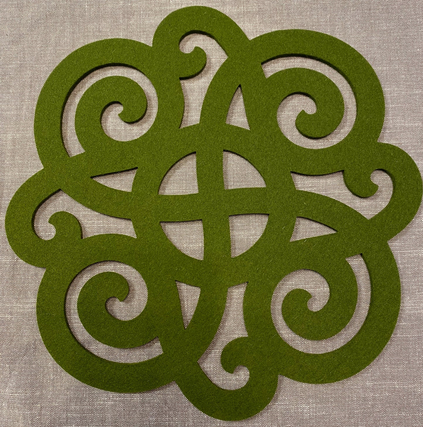Wollfilz-Unterlage Celtic D32 cm 24 Oliv