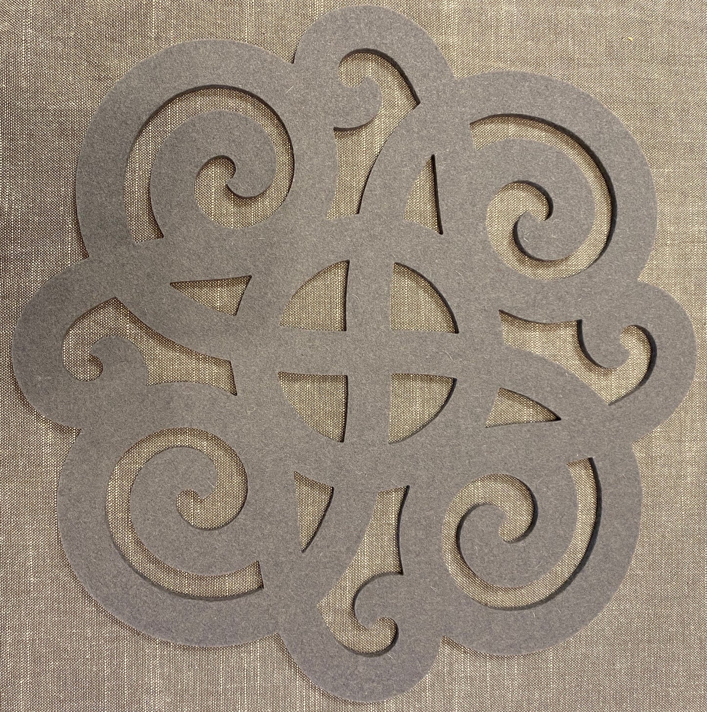 Wollfilz-Unterlage Celtic D32 cm 16 Hellgrau