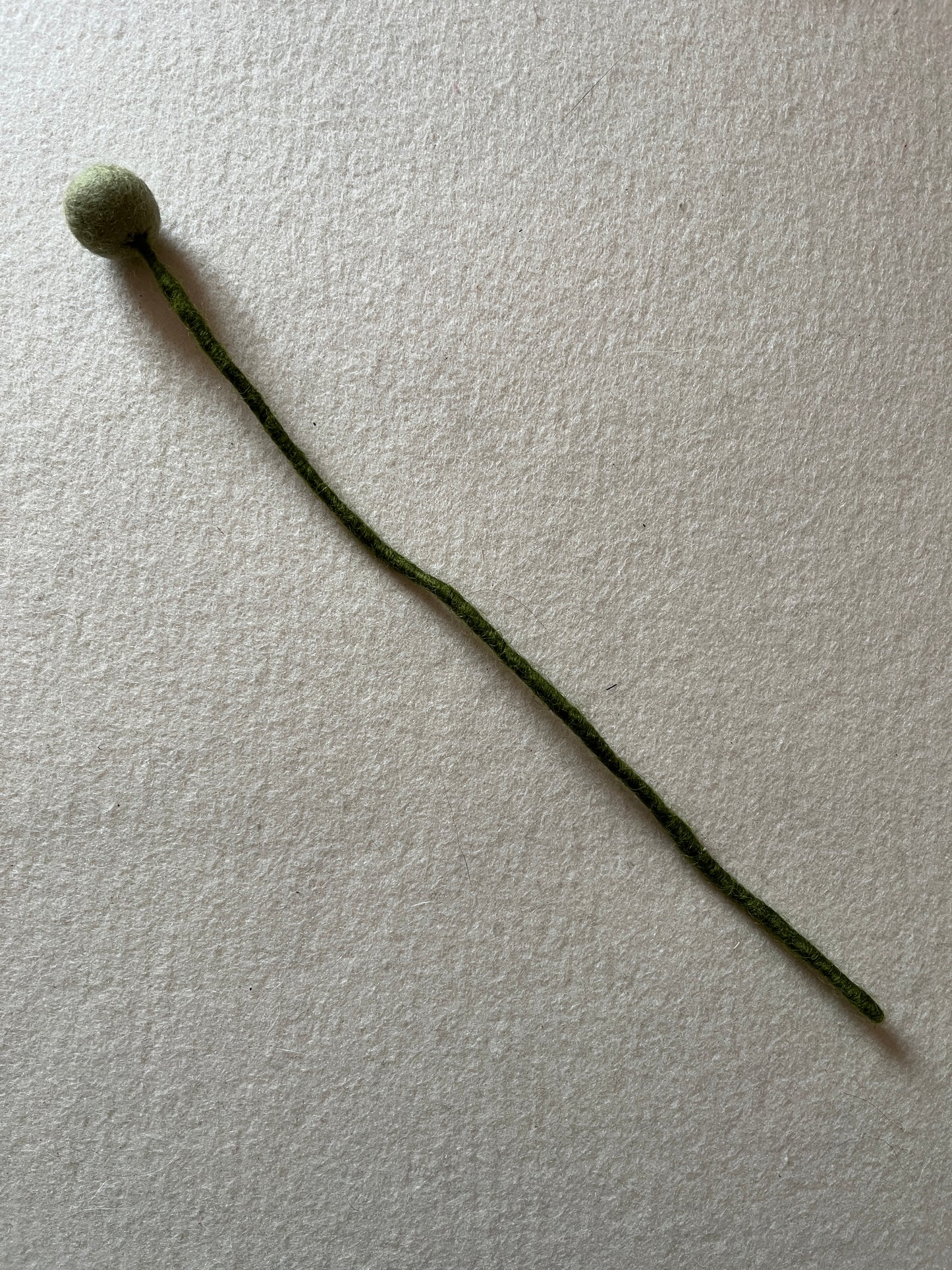 Wollfilz-Kugelblume mintgrün, D 2 cm, L 32 cm