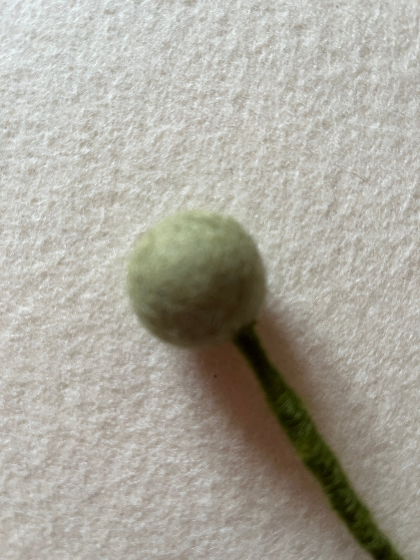 Wollfilz-Kugelblume mintgrün, D 2 cm, L 32 cm