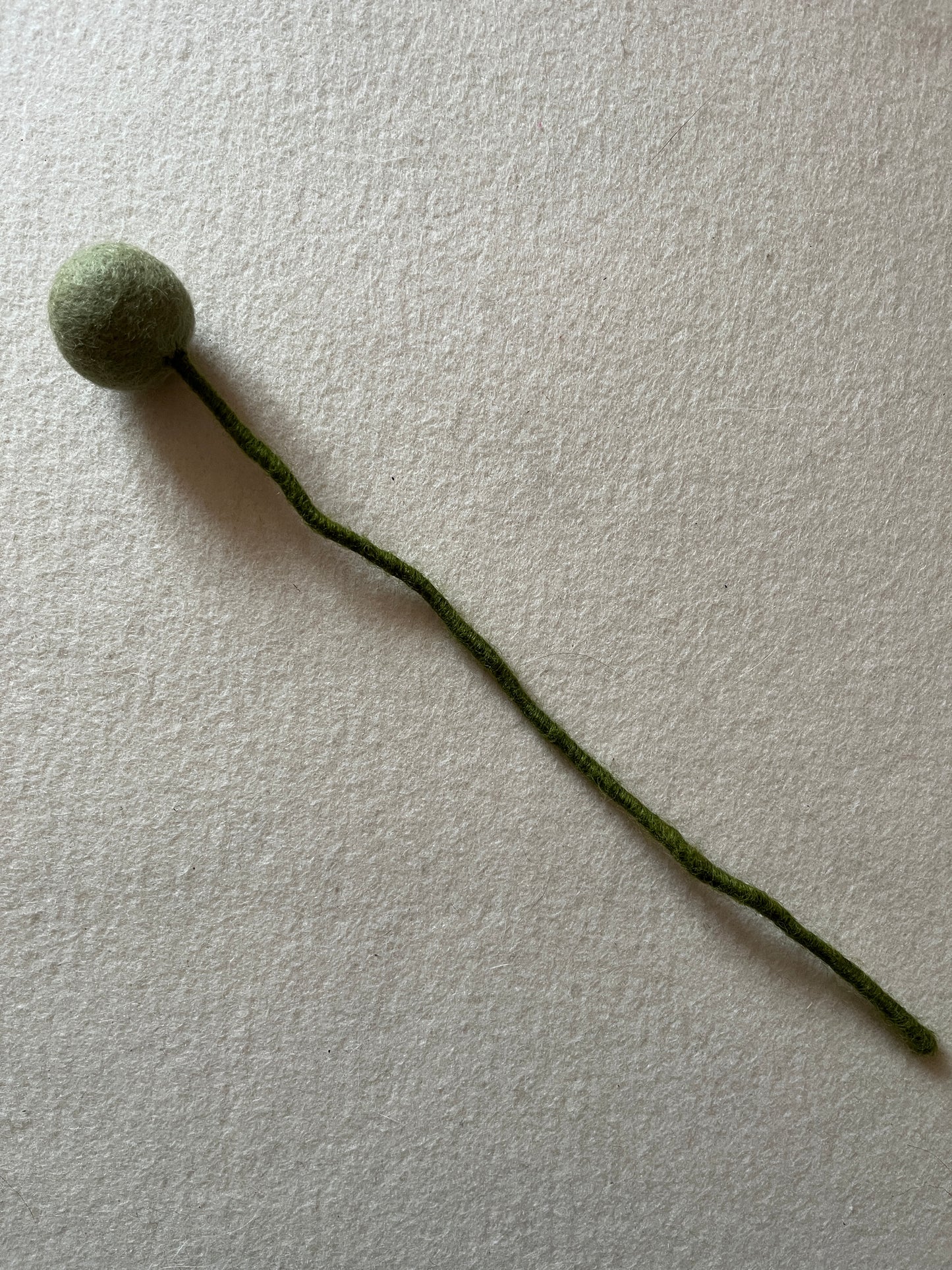 Wollfilz-Kugelblume mintgrün, D 3,5 cm, L 32 cm