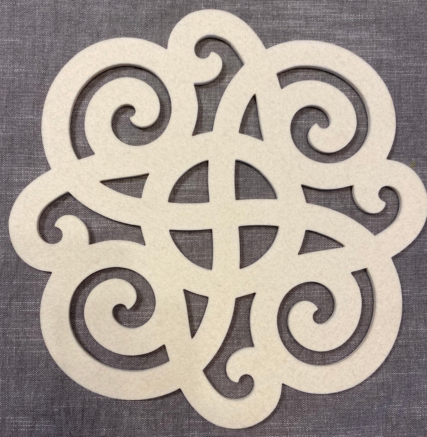 Wollfilz-Unterlage Celtic D32 cm 03 Wollweiß