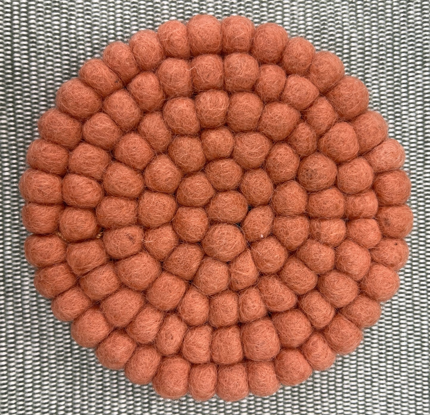 Wollfilz-Kugeluntersetzer rund mini, lachs, D 10 cm, H 1,2 cm