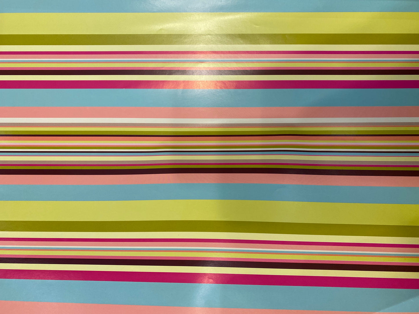 Geschenkpapier bunt gestreift