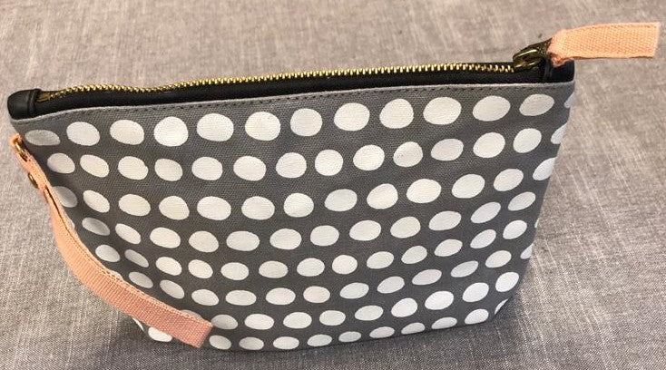 Kosmetiktasche grau m. weißen Punkten und rosa Details
