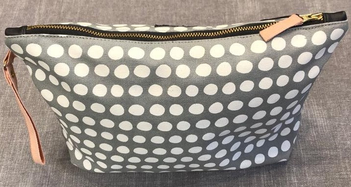 Kulturtasche grau mit weißen Punkten u. rosa Details