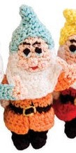 Schlüsselanhänger Zwerg gehäkelt -orange/hellblau