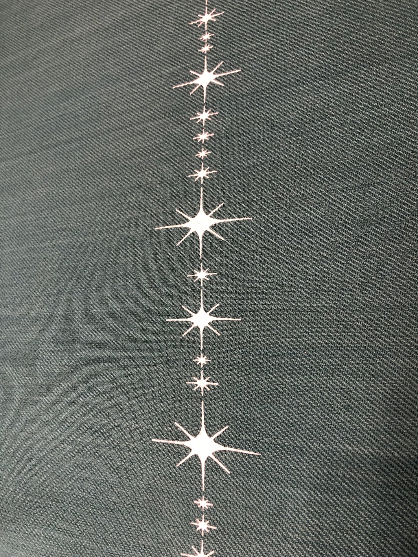 Baumwoll-Tischläufer tannengrün 160 x 45 cm mit Sternmotiv