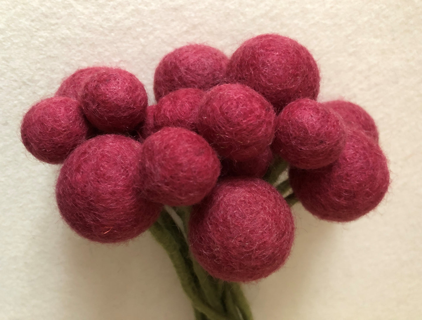 Wollfilz-Kugelblume himbeer D 3,5 cm, H 32 cm