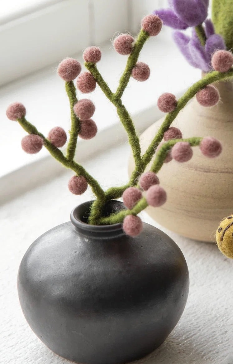 Wollfilz-Minibeerenast mit dunkelrosa Beeren, L 20 cm, B 12 cm