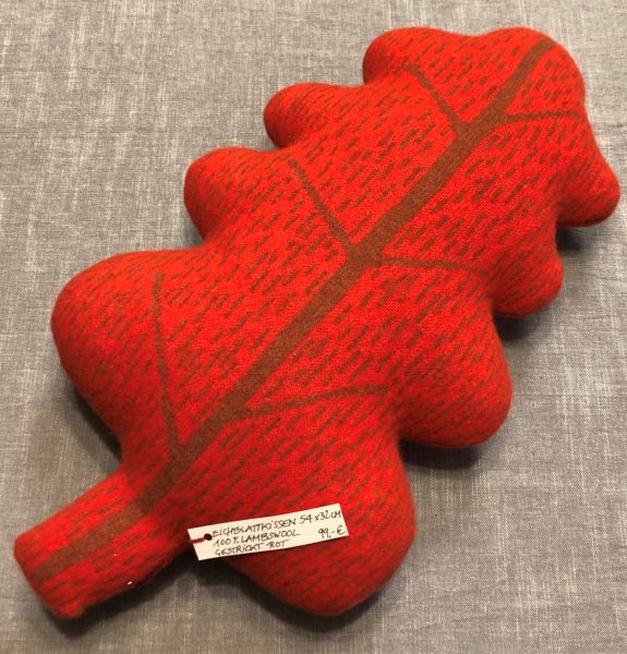 Eichblattkissen, 54 x 32 x 15 cm, rot, 100 % Lambswool gestrickt