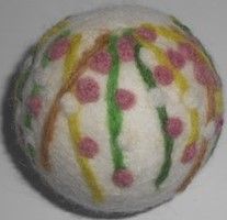 Wollfilz-Kugel bestickt D 8 cm weiß rosa grün
