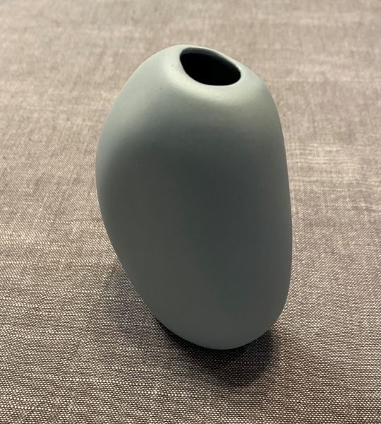 Like stone Keramikvase, hellblau, B 8,5 cm, H 11 cm, T 3,5 cm