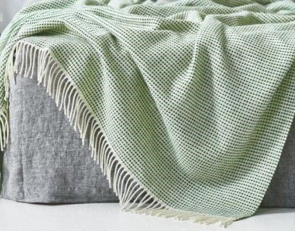 Decke aus 100 % Wolle, wollweiß, grün &quot;gepunktet&quot;, 150 x 210 cm