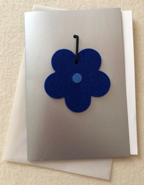 Doppelkarte mit Schlüsselanhänger Hey-Sign Wollfilzblume blau
