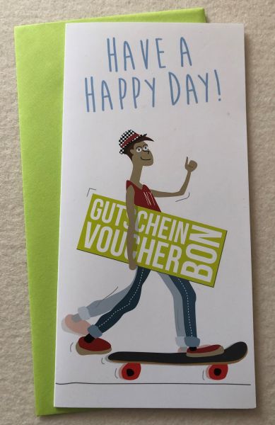 Männerwelt Gutschein Doppelkarte DIN lang, Mann mit Hut fährt Skateboard